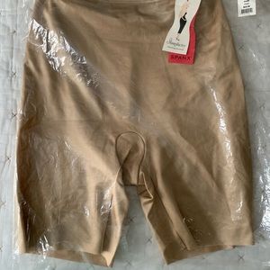 Spanx shaper. New. Medium